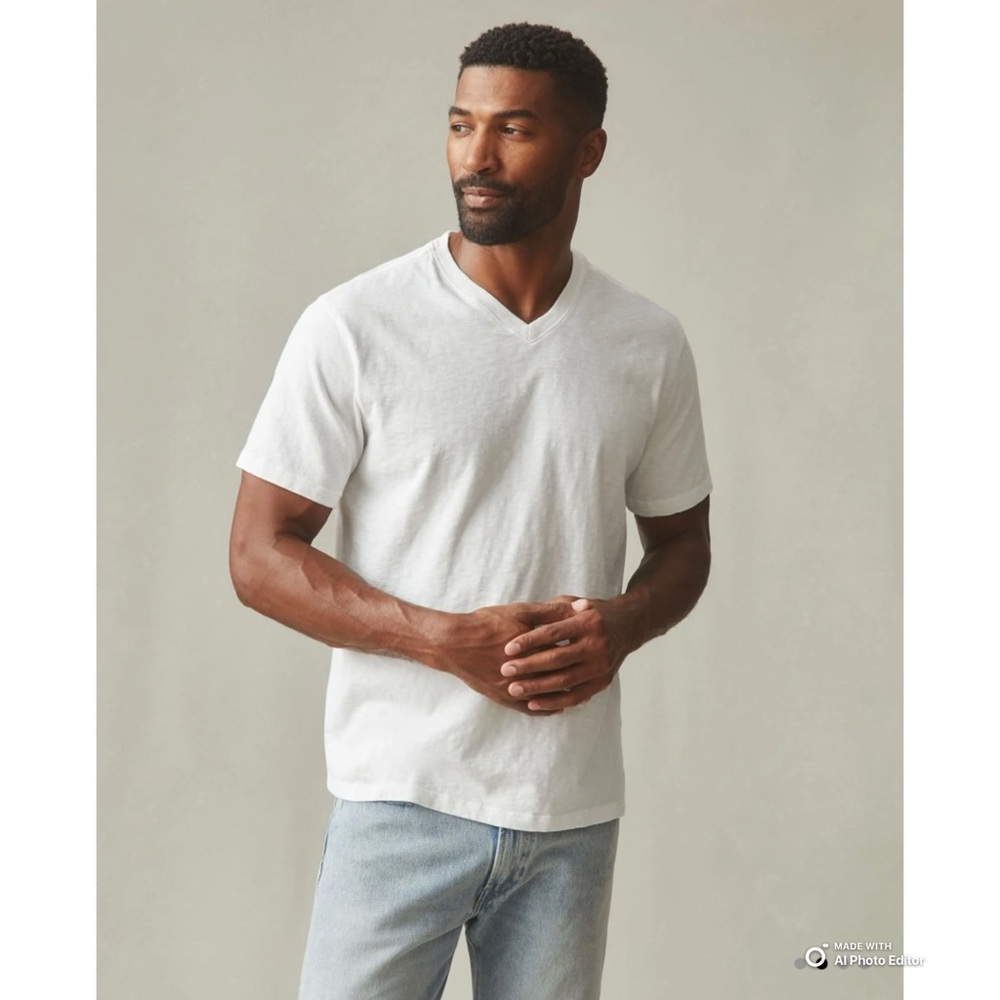 American Giant Men’s White Premium Slub V-Neck Tee Size Small NWOT